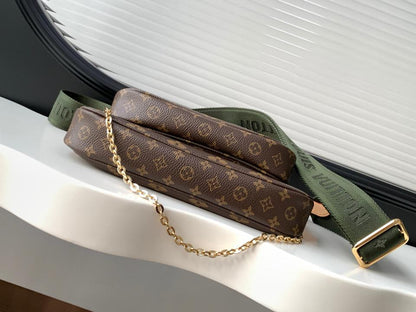 LV Multi Pochette Accessoires in Tela Monogram - Verde