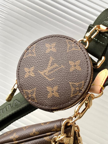LV Multi Pochette Accessoires in Tela Monogram - Verde