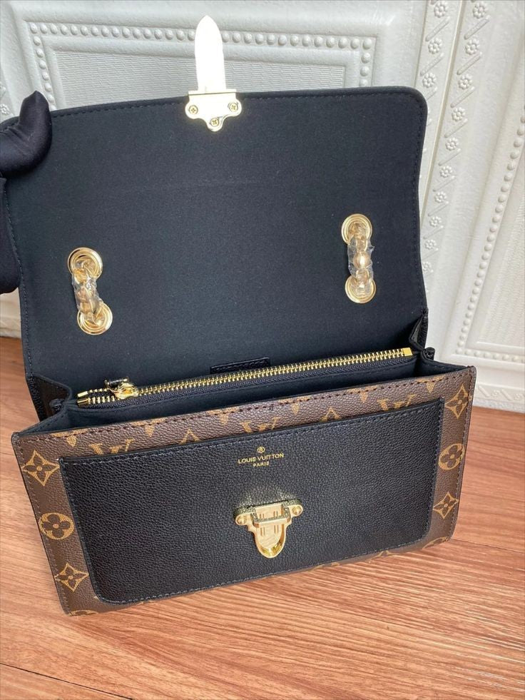 LV  Victoire in Tela Monogram e Pelle