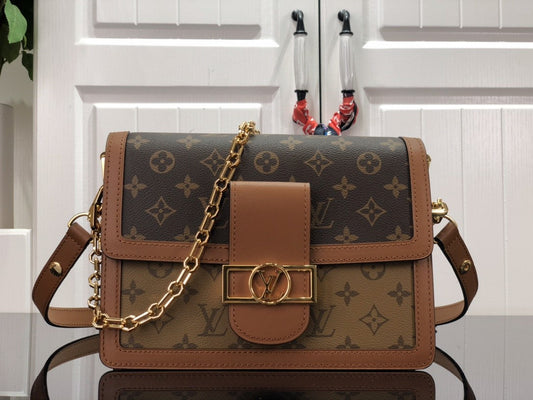 Louis Vuitton Dauphine MM in Tela Monogram e Monogram Reverse