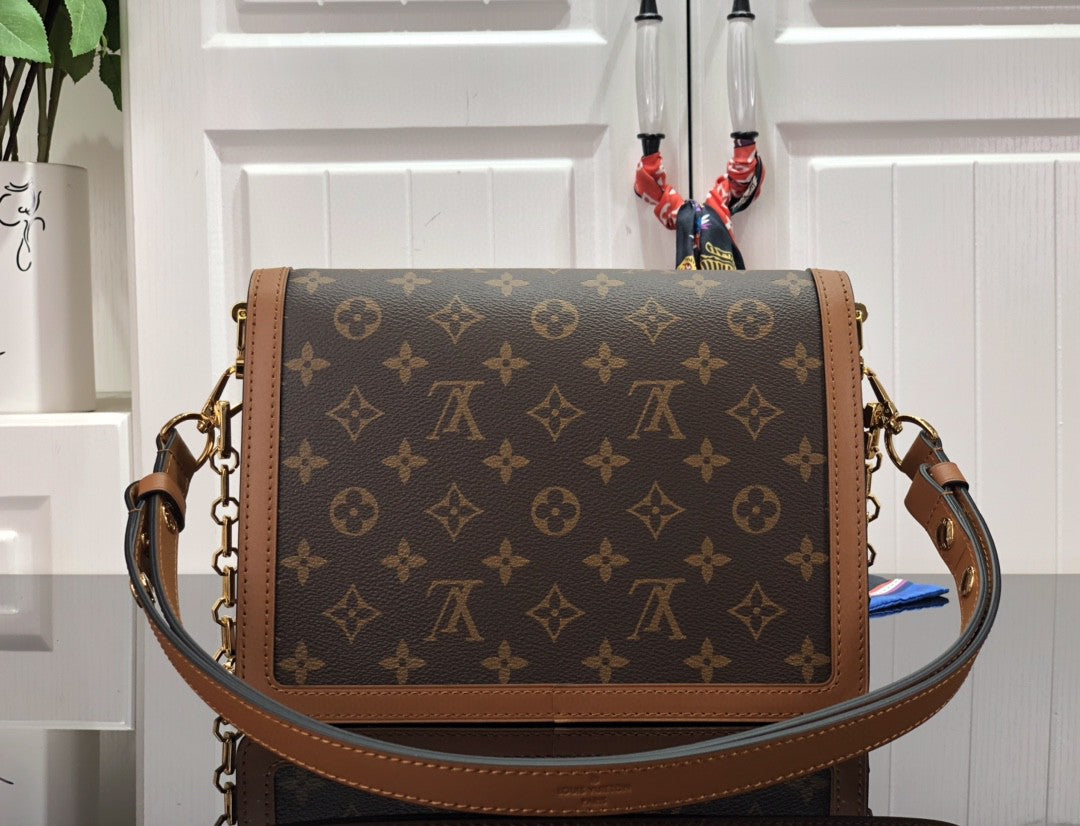 Louis Vuitton Dauphine MM in Tela Monogram e Monogram Reverse