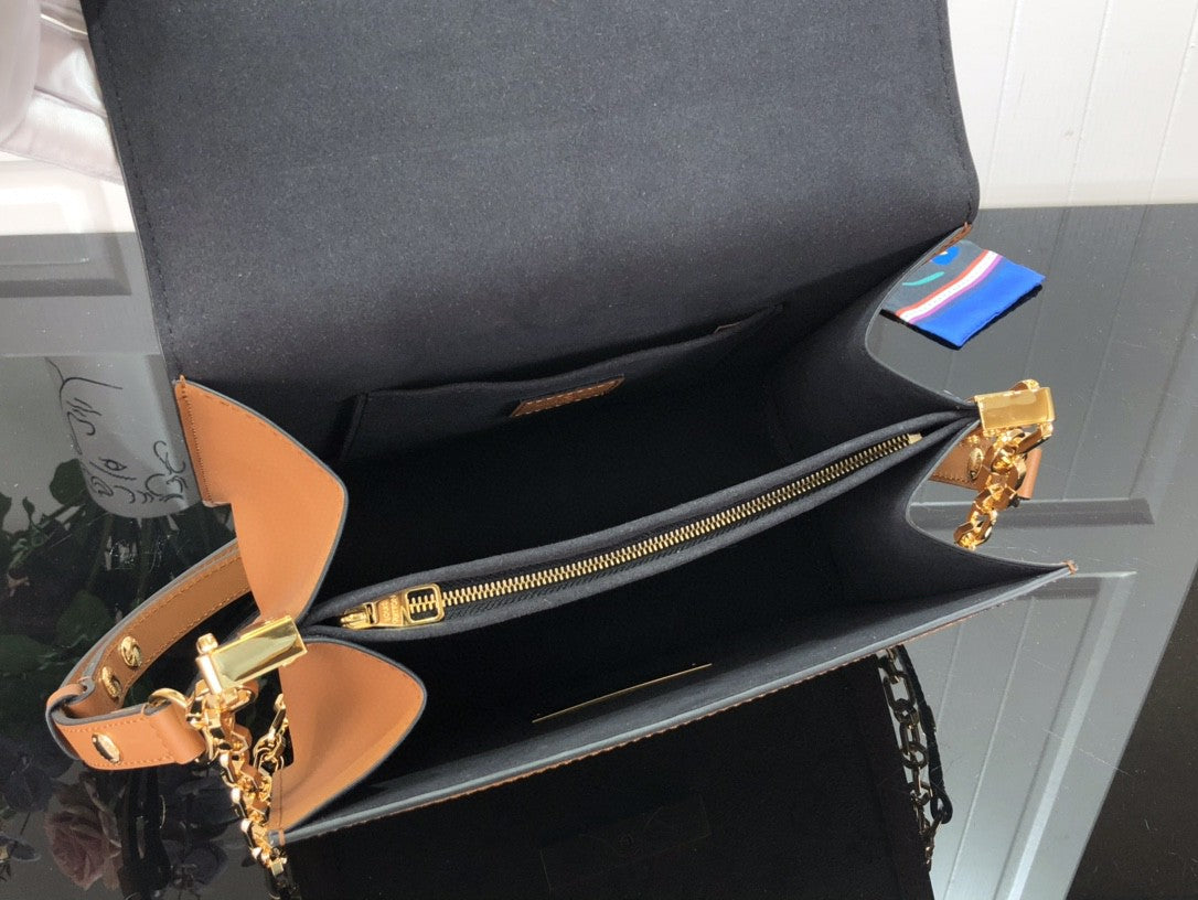 Louis Vuitton Dauphine MM in Tela Monogram e Monogram Reverse