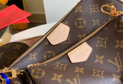 LV Multi Pochette Accessoires in Tela Monogram - Rosa