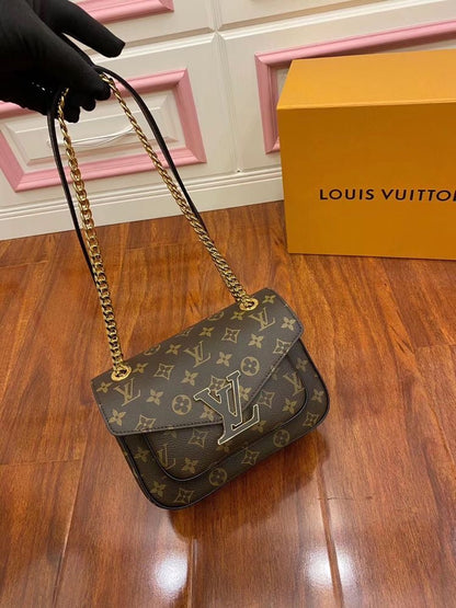 Louis Vuitton Pochette Passy in Tela Monogram