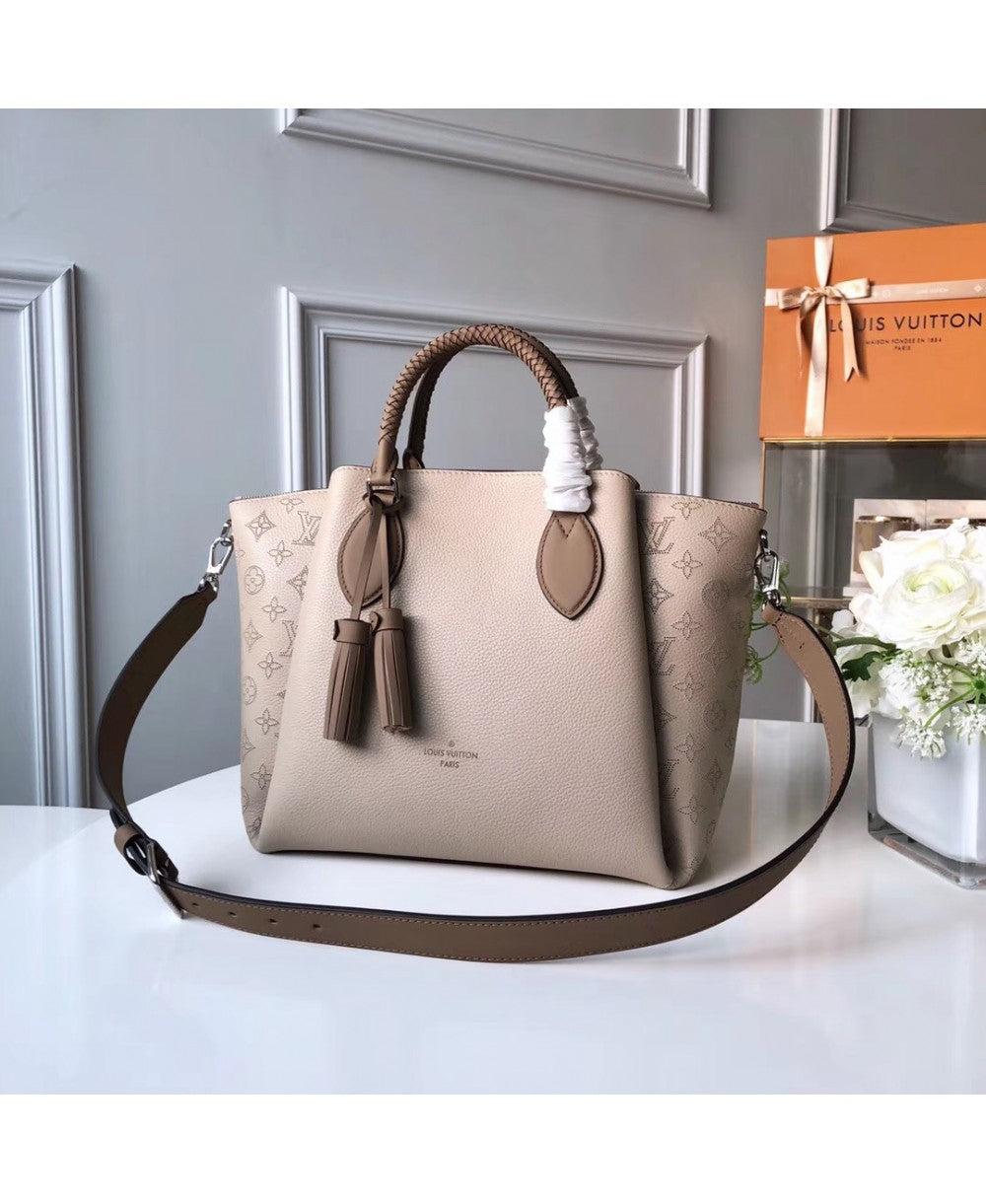 Louis Vuitton Borsa Haumea in Pelle Traforata Mahina - Beige