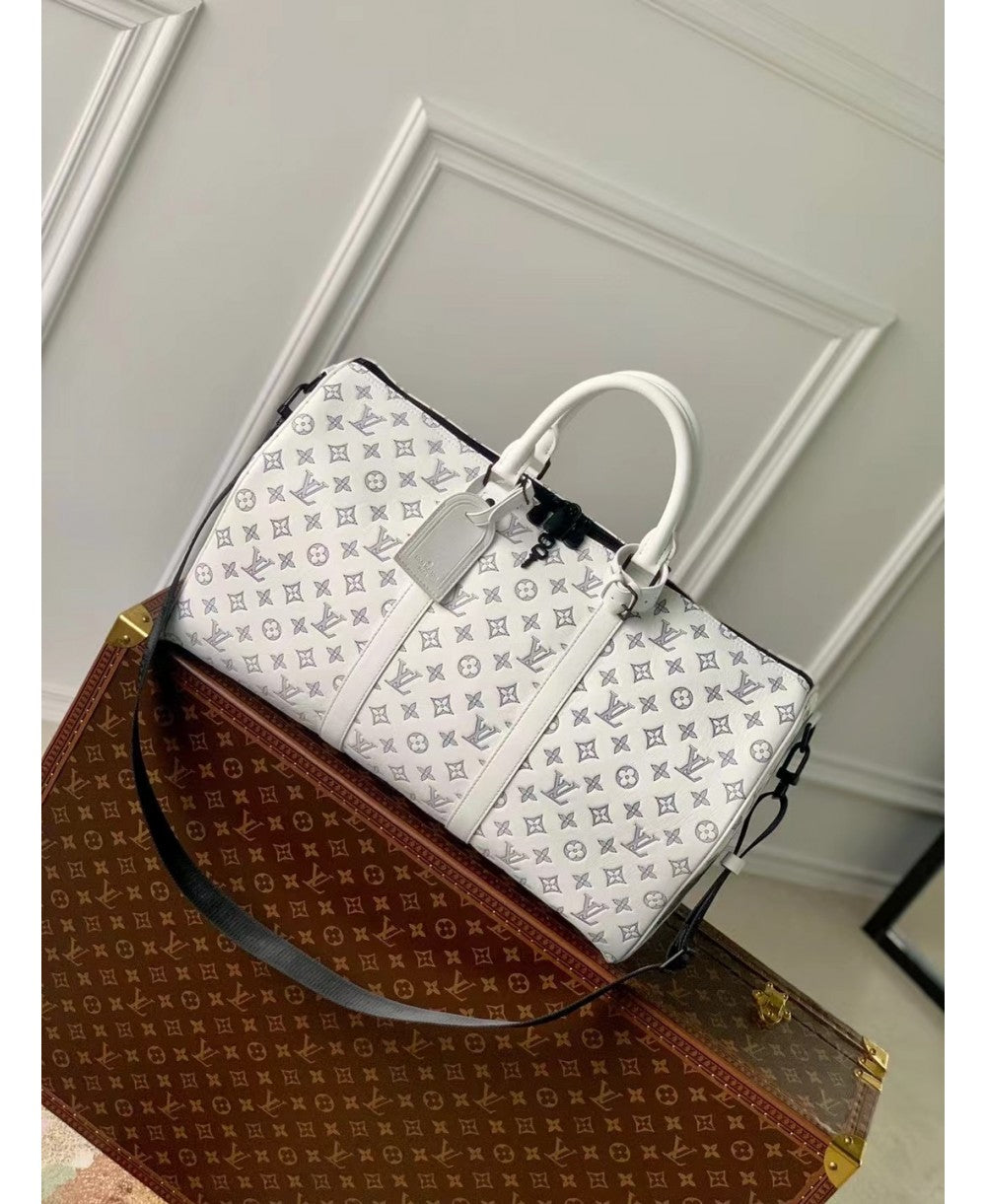 LV Keepall Bandoulière 50 in Pelle Monogram Shadow - Bianco e Blu Navy