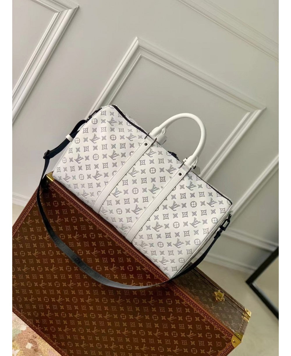 LV Keepall Bandoulière 50 in Pelle Monogram Shadow - Bianco e Blu Navy