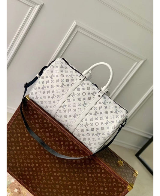 LV Keepall Bandoulière 50 in Pelle Monogram Shadow - Bianco e Blu Navy