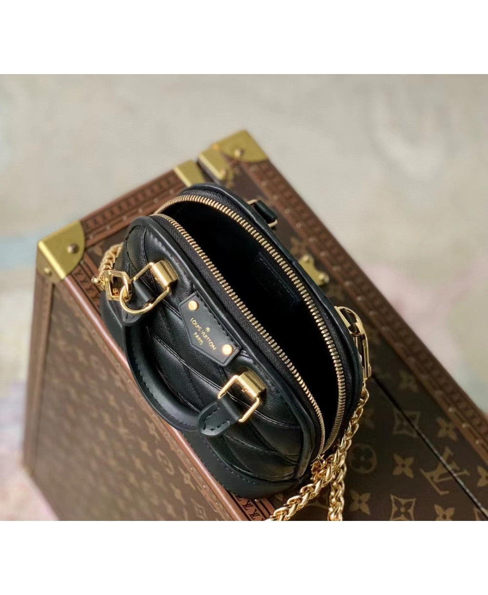 Louis Vuitton Alma Nano in Pelle di Agnello con Motivo Malletage