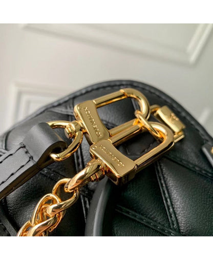 Louis Vuitton Alma Nano in Pelle di Agnello con Motivo Malletage
