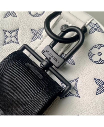 LV Keepall Bandoulière 50 in Pelle Monogram Shadow - Bianco e Blu Navy