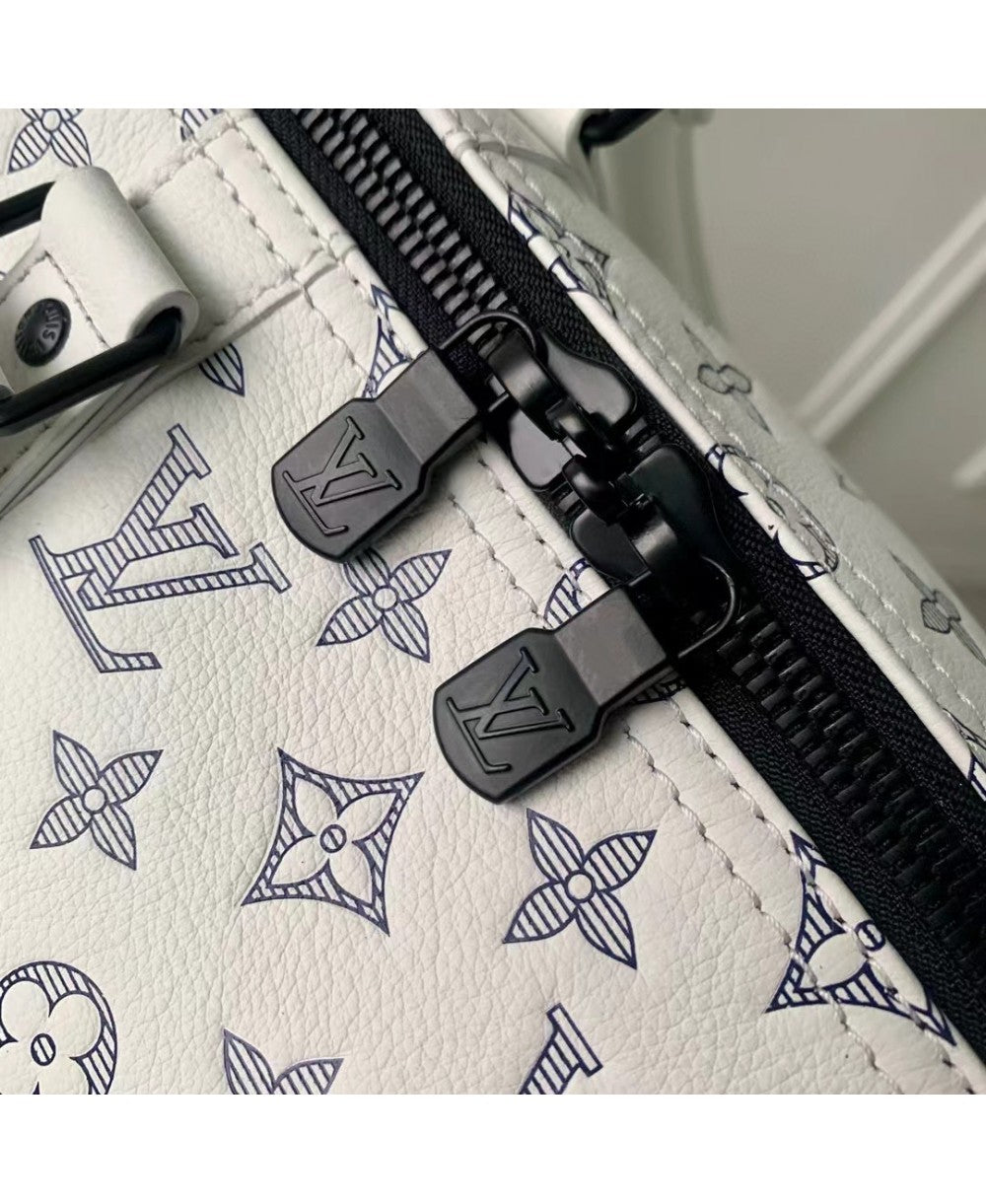 LV Keepall Bandoulière 50 in Pelle Monogram Shadow - Bianco e Blu Navy