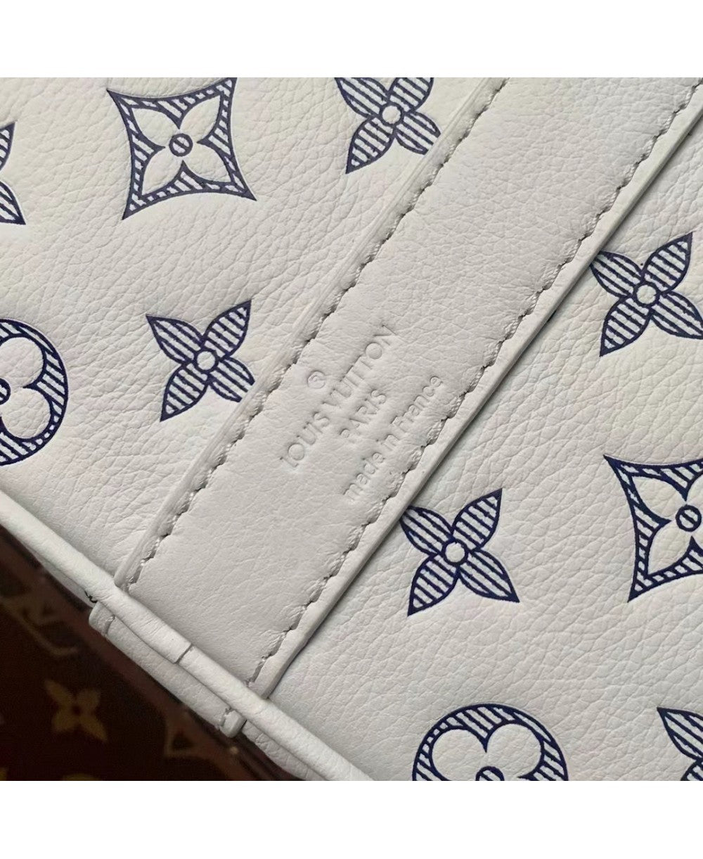 LV Keepall Bandoulière 50 in Pelle Monogram Shadow - Bianco e Blu Navy