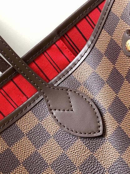 LV Neverfull MM in Tela Monogram - Rosso Ciliegia