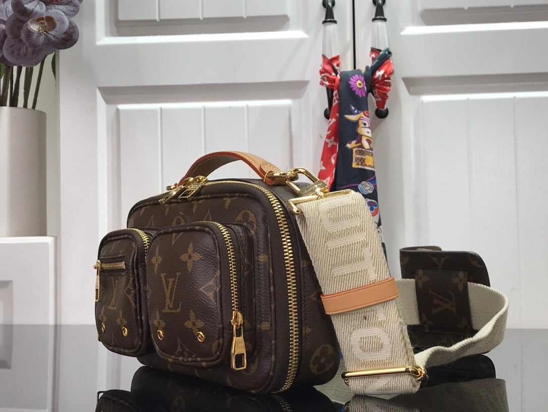 Louis Vuitton Utility in Tela Monogram