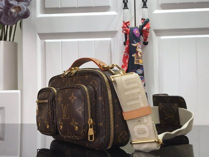 Louis Vuitton Utility in Tela Monogram