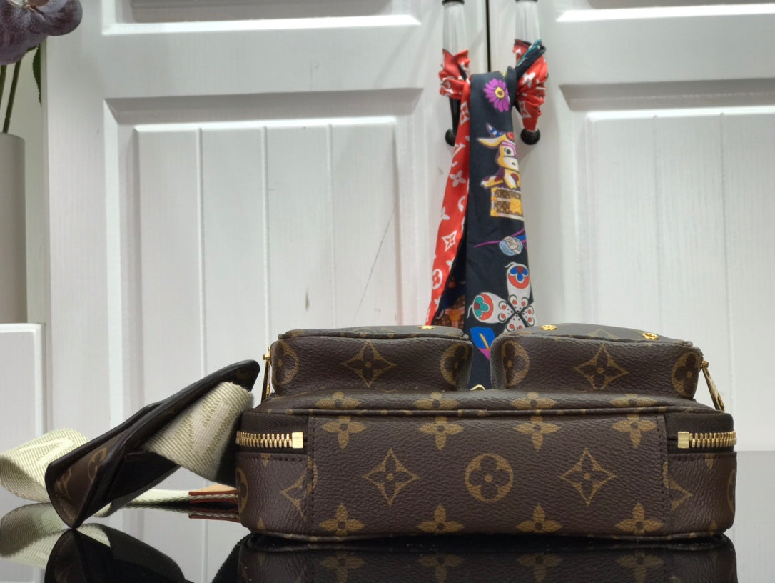 Louis Vuitton Utility in Tela Monogram
