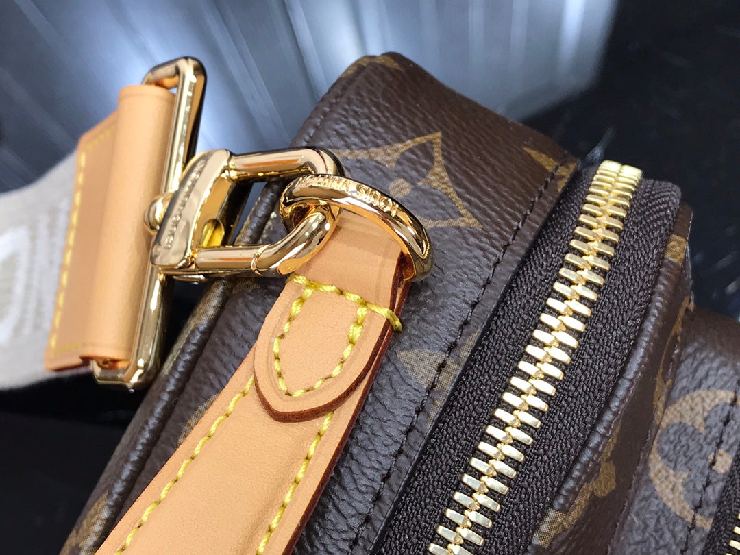 Louis Vuitton Utility in Tela Monogram