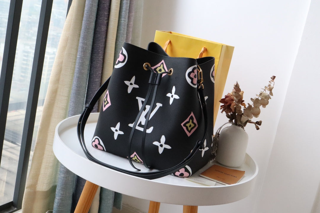 Louis Vuitton NéoNoé in Tela Monogram - Nero