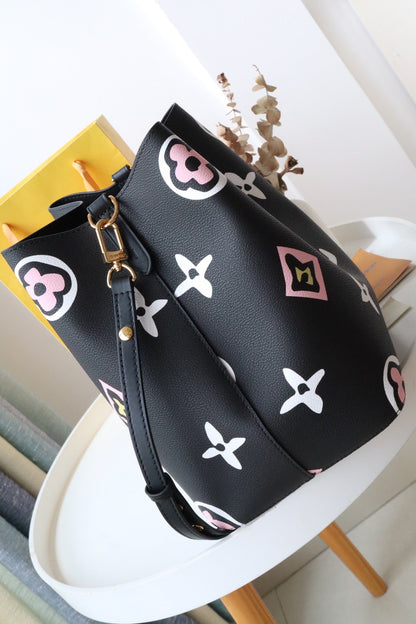 Louis Vuitton NéoNoé in Tela Monogram - Nero