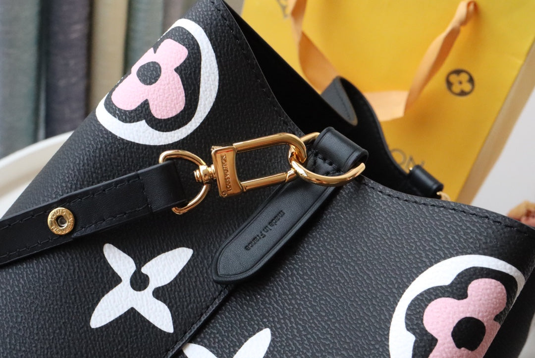 Louis Vuitton NéoNoé in Tela Monogram - Nero